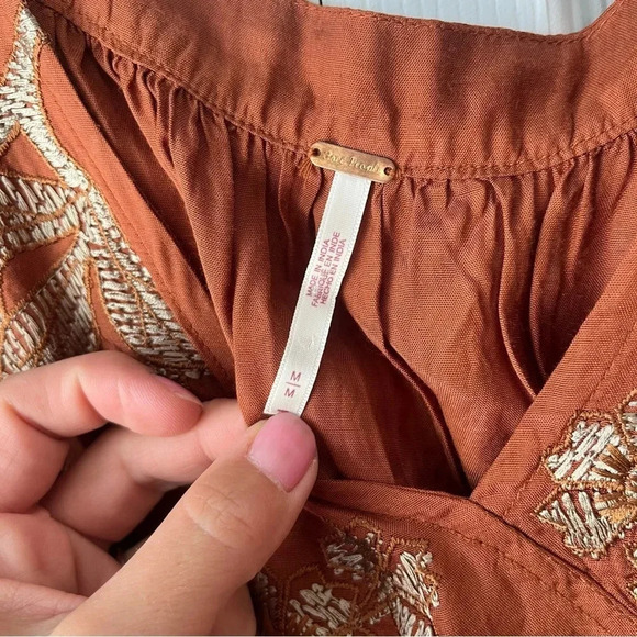 Free People Top Women's Sahara Embroidered Cropped Cross-front V Neck Size Med - Picture 3 of 5